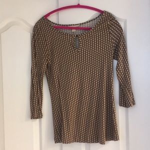 Kit top with keyhole neckline.